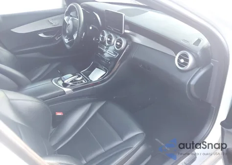 2015 Mercedes-Benz C 300 Sport 4Matic z USA, uszkodzony, nr VIN 55SWF4KB2FU018328